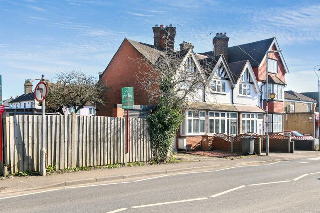 London Road, Shenley 2 bed property with land for sale