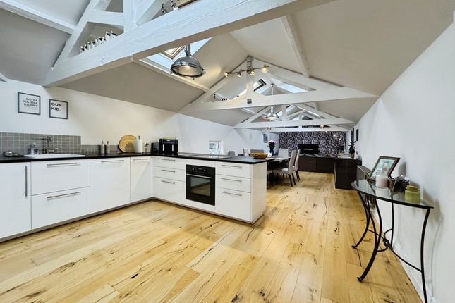 5 bedroom end of terrace house for sale
