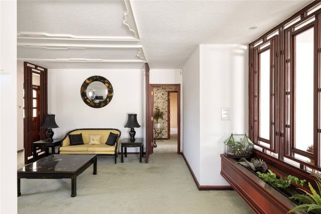Stonegrove, Edgware, HA8 3 bed penthouse for sale