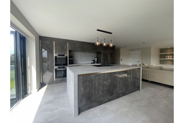 3 bed detached house