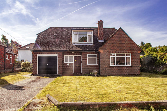 Knightstone, Goring on Thames, RG8 3 bed detached house for sale