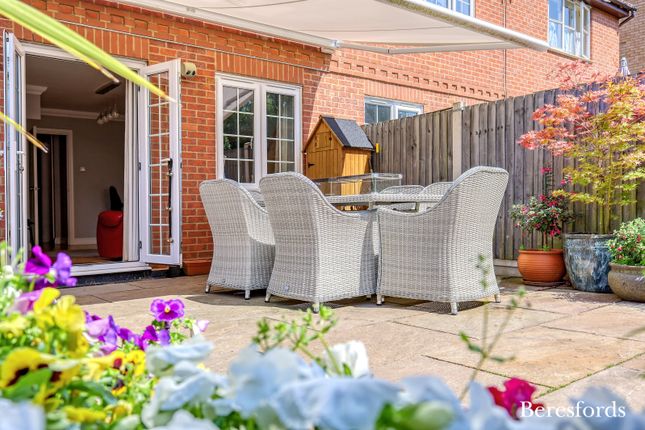 Redwood Drive, Laindon, SS15 3 bed end of terrace house for sale