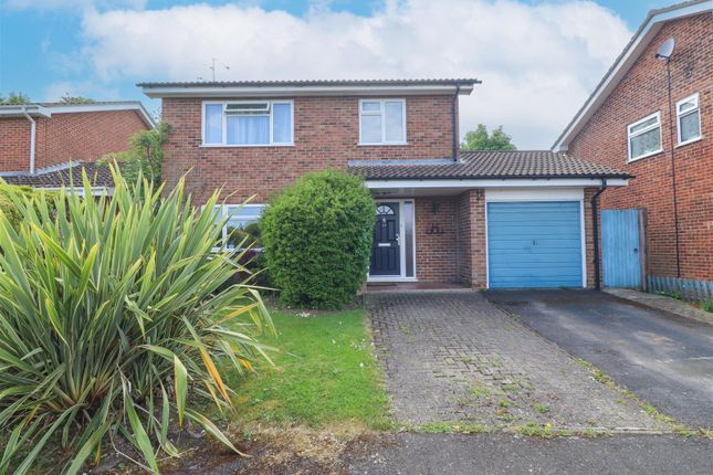 Laurel Close, Hook RG29 4 bed detached house for sale