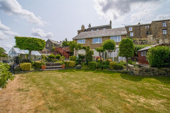 Wells Road, Dewsbury WF12 3 bed detached house for sale