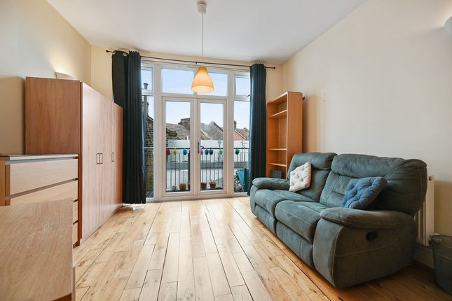 Steele Road, London, E11 3 bed townhouse for sale