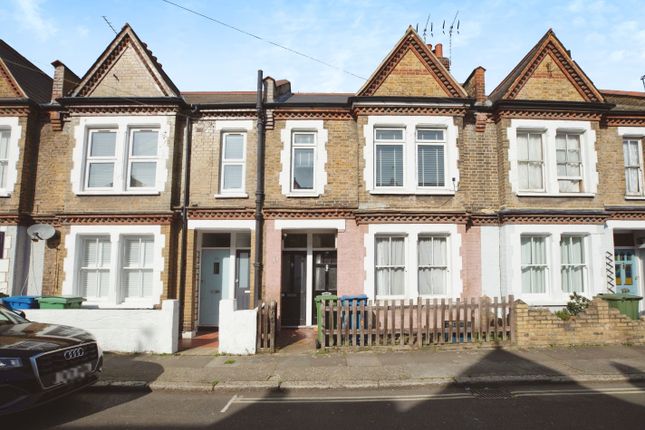 1 bedroom ground floor flat for sale