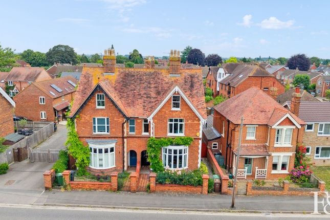 Chinnor Road, Thame, Oxfordshire 5 bed semi