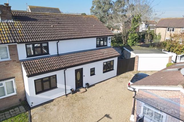 Lambourne Crescent, Chigwell IG7 3 bed terraced house for sale
