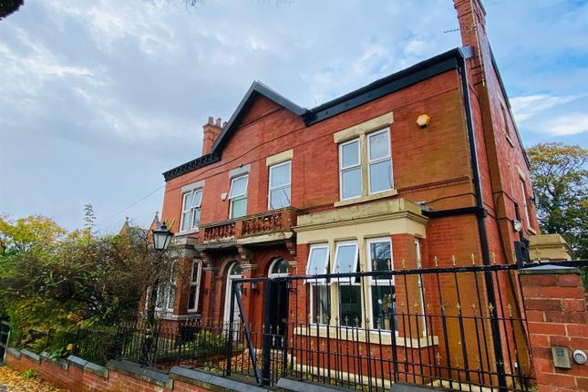 Mottram Road, Stalybridge SK15 4 bed semi