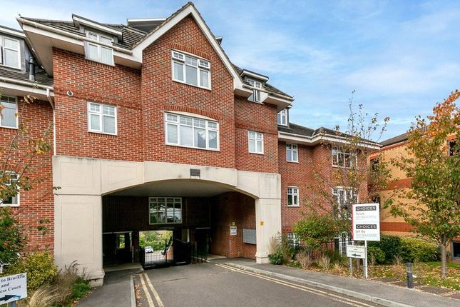 Croydon Road, CATERHAM, Surrey, CR3 2 bed apartment for sale