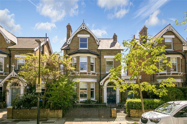 Lion Gate Gardens, Kew, Surrey, TW9 4 bed detached house for sale