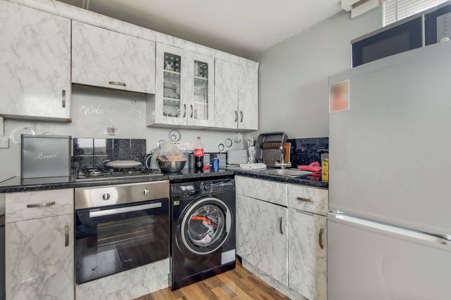 Partridge Way, Wood Green, London, N22 2 bed flat for sale
