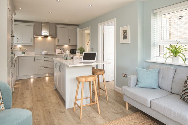 5 bed detached house