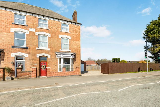 5 bedroom semi-detached house for sale