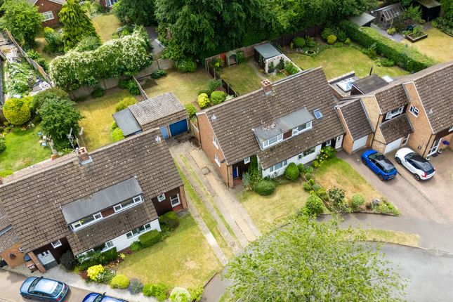 Foldingshott, Knebworth SG3 3 bed semi