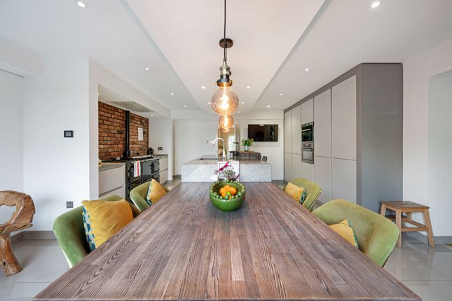 Ringley Road, London M45 5 bed detached house for sale