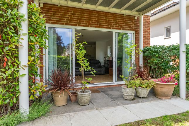 Hill View, Dorking 2 bed apartment for sale