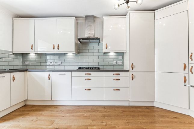 Bartholomew Close, London, SW18 3 bed apartment for sale