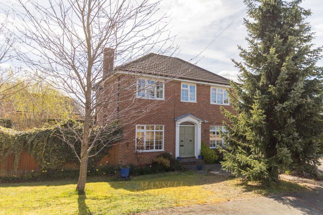 Smollets, East Grinstead RH19 4 bed detached house for sale