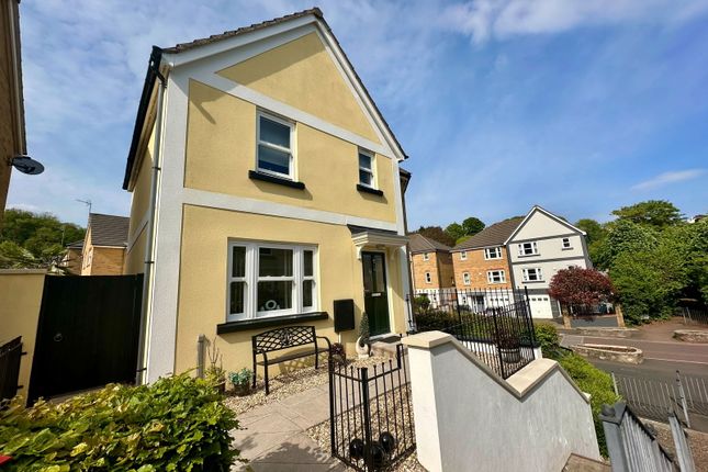 Explorer Walk, Torquay, TQ2 7GY 3 bed semi