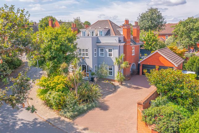 Wood Lane, Hockley SS5 5 bed detached house for sale
