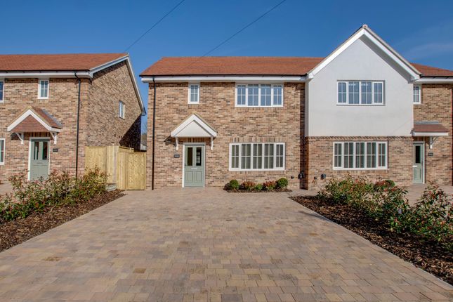 Chilton Close, High Wycombe HP10 3 bed semi