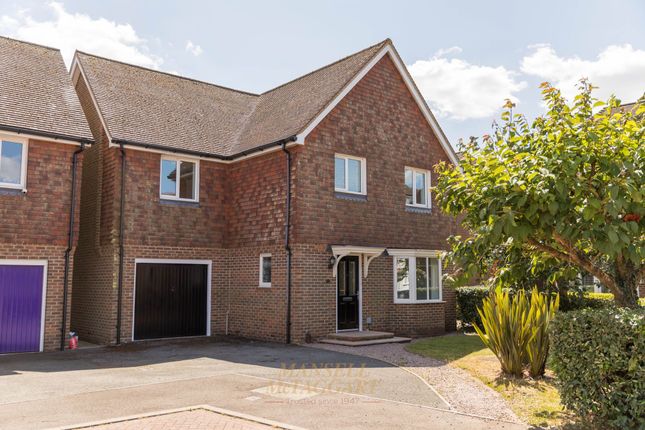 The Hemsleys, Crawley RH11 4 bed detached house for sale
