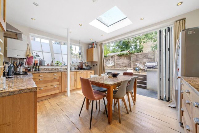 Dulwich Road, SE24 3 bed flat for sale