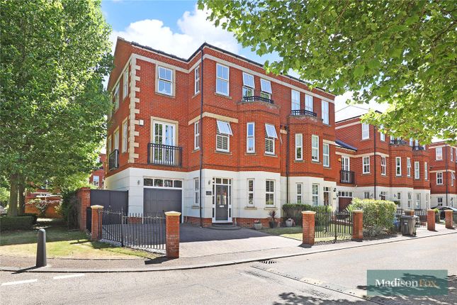 5 bedroom semi-detached house for sale