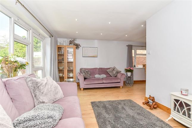 Chaplin Drive, Headcorn, Kent 3 bed detached house for sale