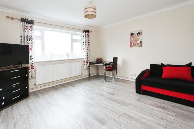 London Road, Sittingbourne 2 bed flat for sale