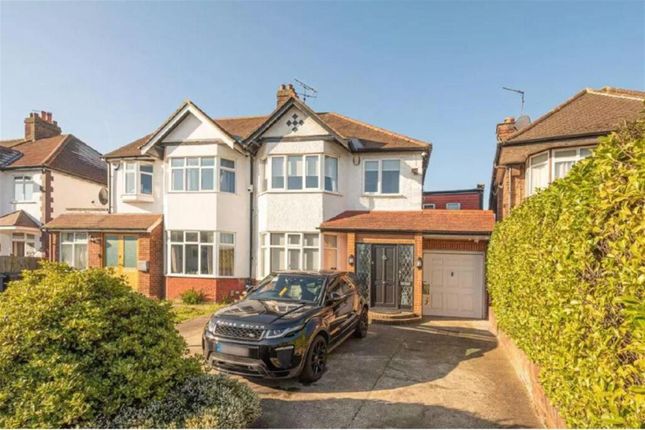 Chatsworth Avenue, Hendon, London NW4 4 bed house for sale