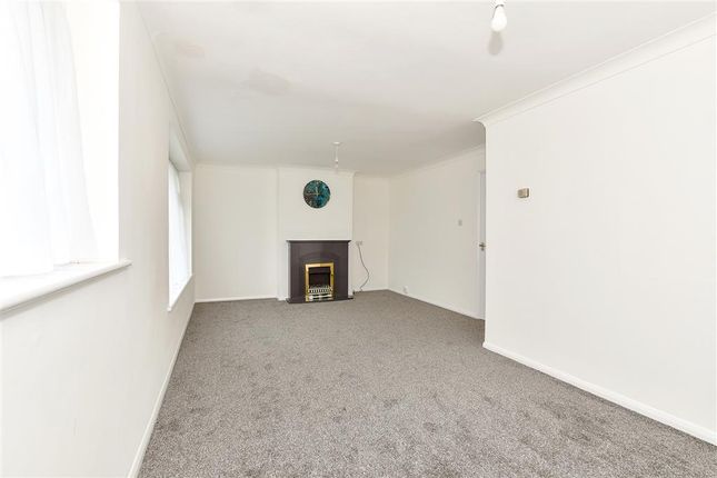 Livingstone Close, Dymchurch, Romney... 3 bed semi