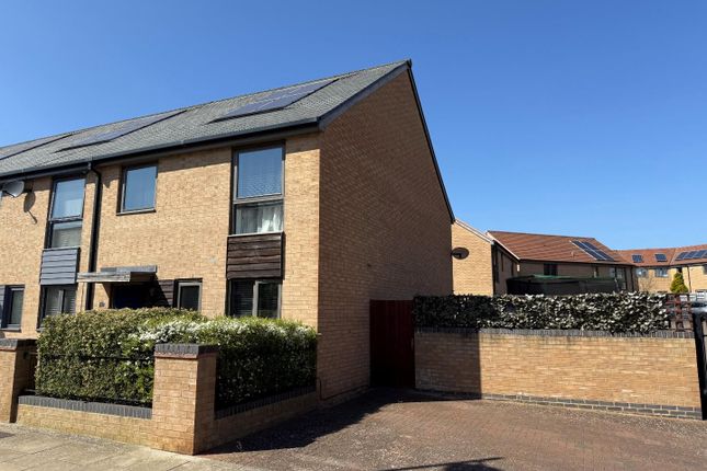 Clover Street, Upton NN5 3 bed terraced house for sale