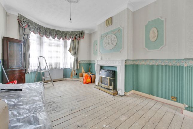 Navarre Road, London, E6 3 bed terraced house for sale