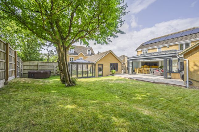 Haywain Close, Swindon SN25 5 bed detached house for sale