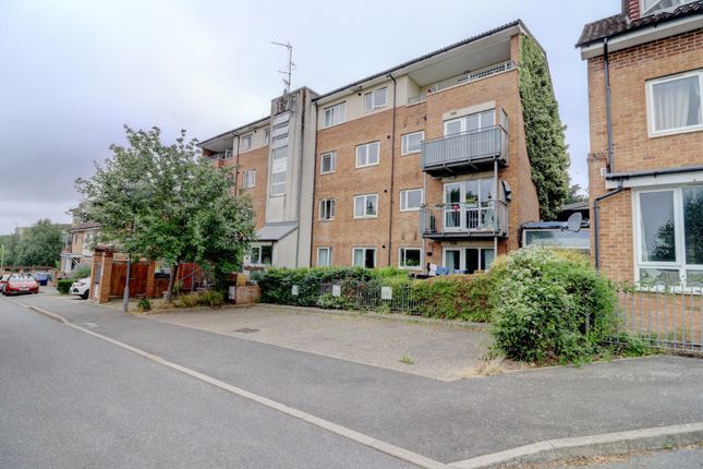 Windrush Drive, Buckinghamshire HP13 2 bed apartment for sale