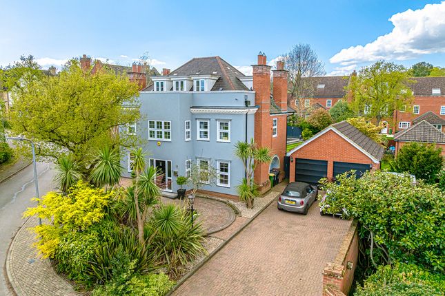 Hockley SS5 5 bed detached house for sale