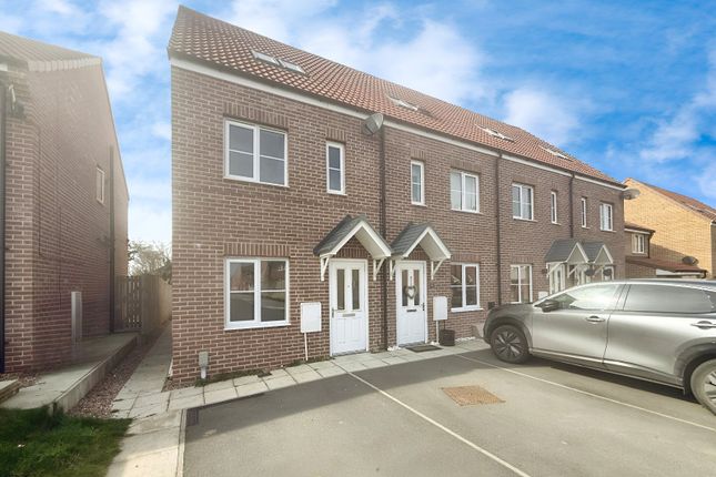 Links Drive, Grimsby DN36 3 bed end of terrace house for sale