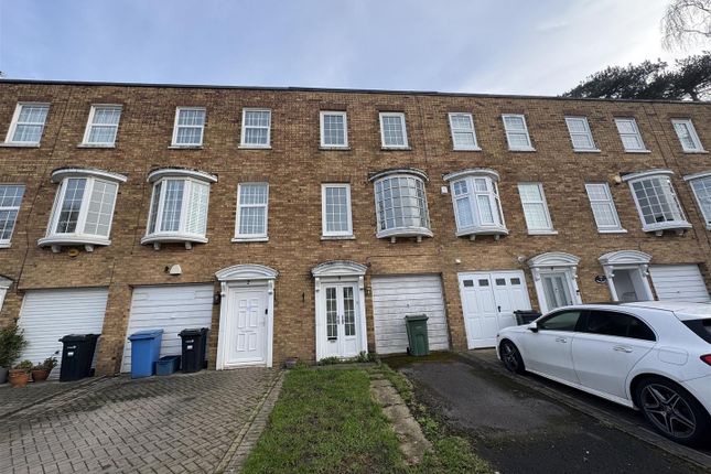 3 bedroom town house for sale