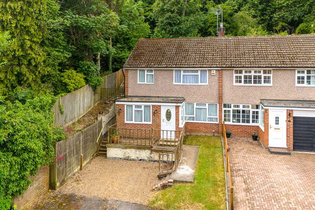 Bay Tree Close, High Wycombe, HP11 3 bed semi