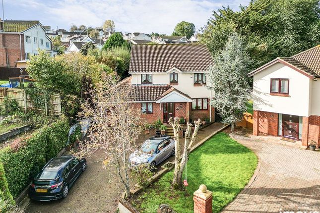5 bed detached house