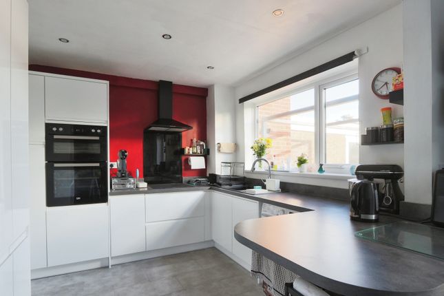 Holme Crescent, Cottingham, HU16 5LH 4 bed semi