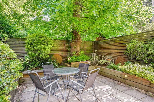 Longridge Road, London, SW5 2 bed flat for sale