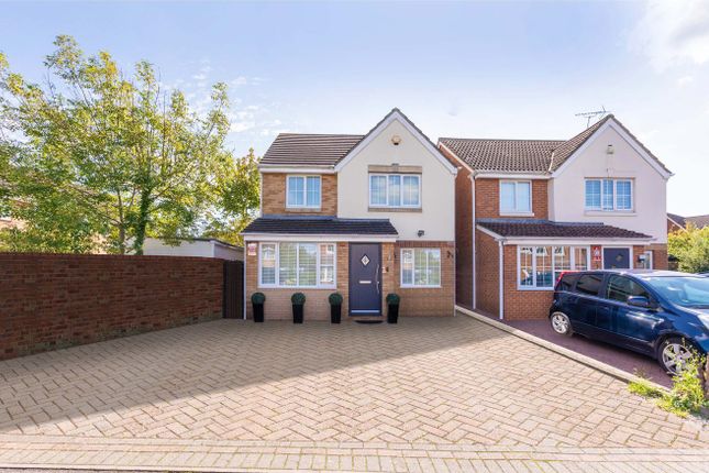 Blunden Drive, Langley SL3 3 bed detached house for sale