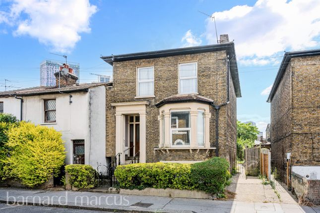 3 bedroom link detached house for sale