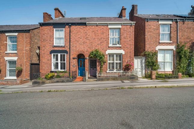 Brook Street, Macclesfield, SK11 3 bed semi
