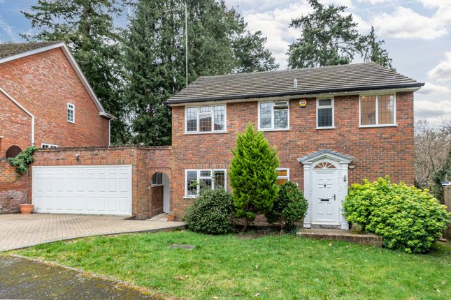 Broomcroft Close, Surrey GU22 4 bed detached house for sale
