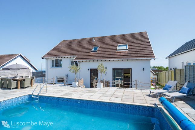 5 bed detached house