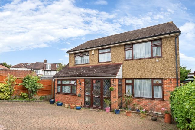 Brycedale Crescent, London, N14 3 bed detached house for sale